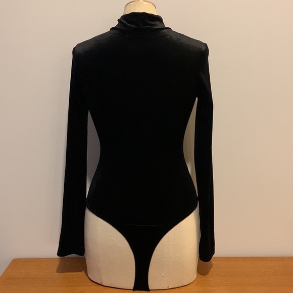 MISSGUIDED Black velvet, long sleeve, turtle-neck bodysuit. Size 2 - Picture 2 of 9